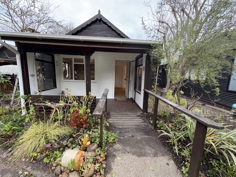 2 Bedroom Property for Sale in Harkerville A H Western Cape
